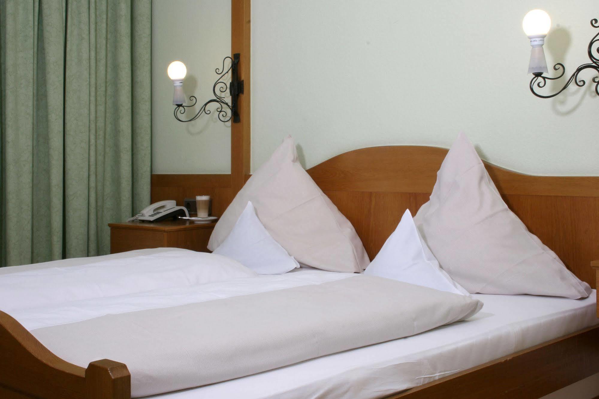Flair-Hotel Zum Benediktiner شوارزاخ أم ماين المظهر الخارجي الصورة